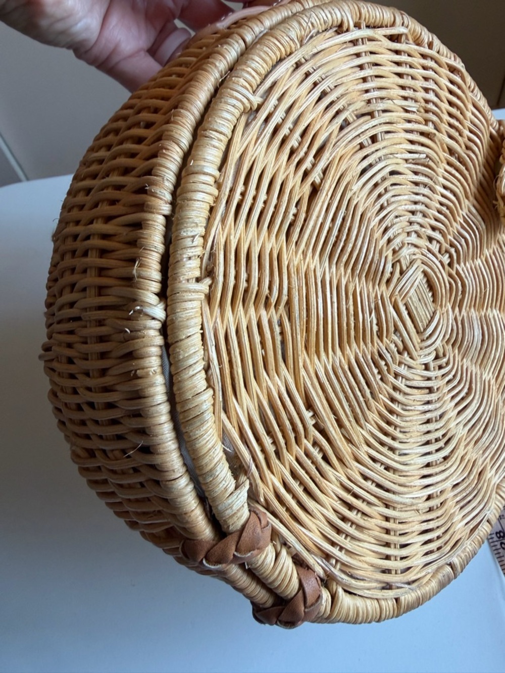 Round Woven Crossbody Bag in Natural/Tan GUC - Picture 10 of 14
